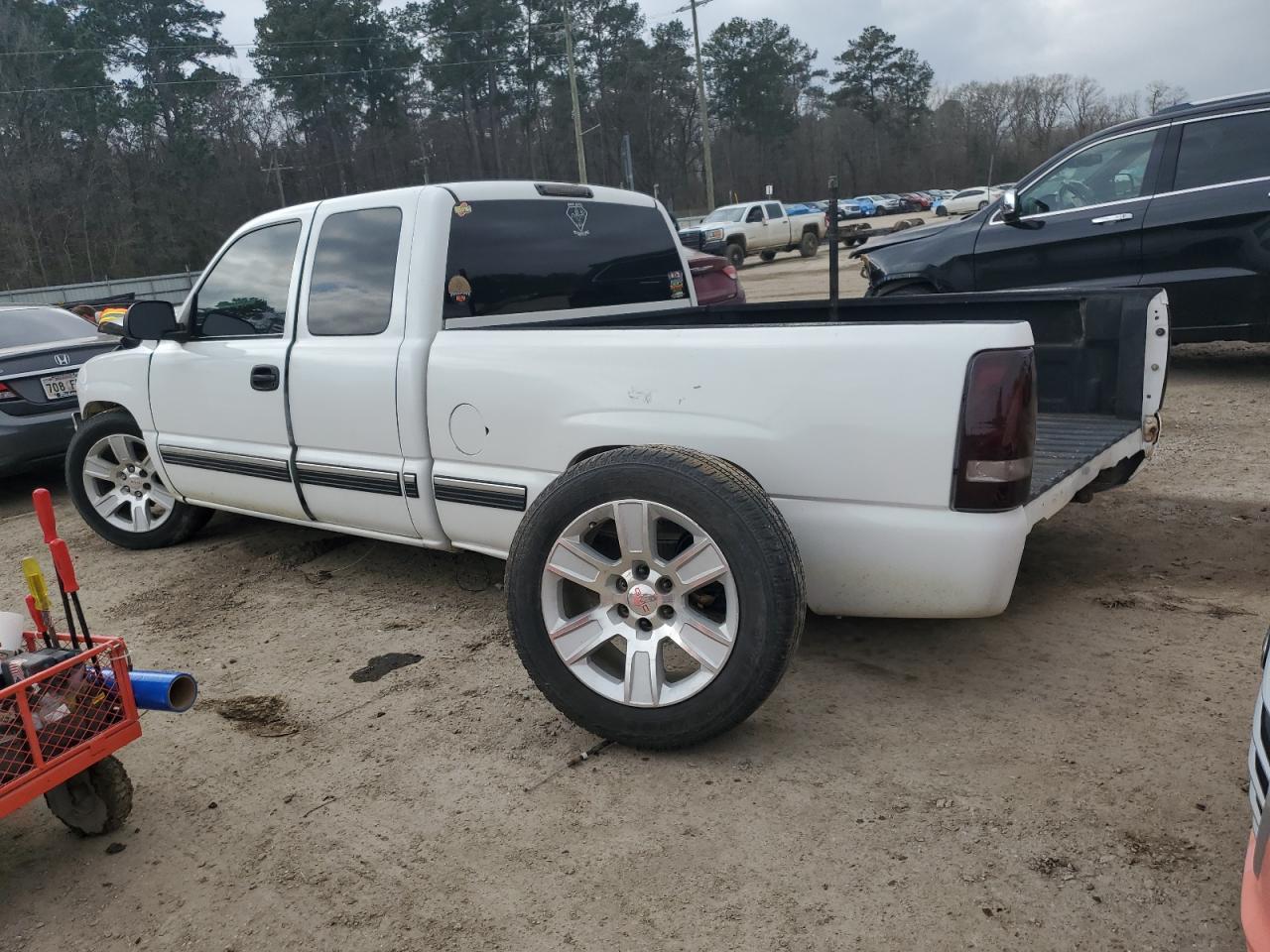 2000 Chevrolet Silverado - Image 2