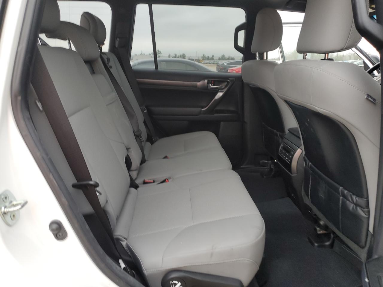 2023 Lexus GX - Image 11