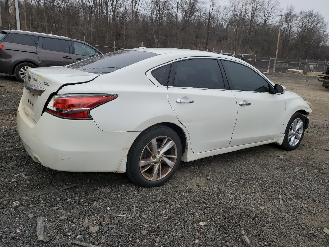 2015 Nissan Altima - Image 3