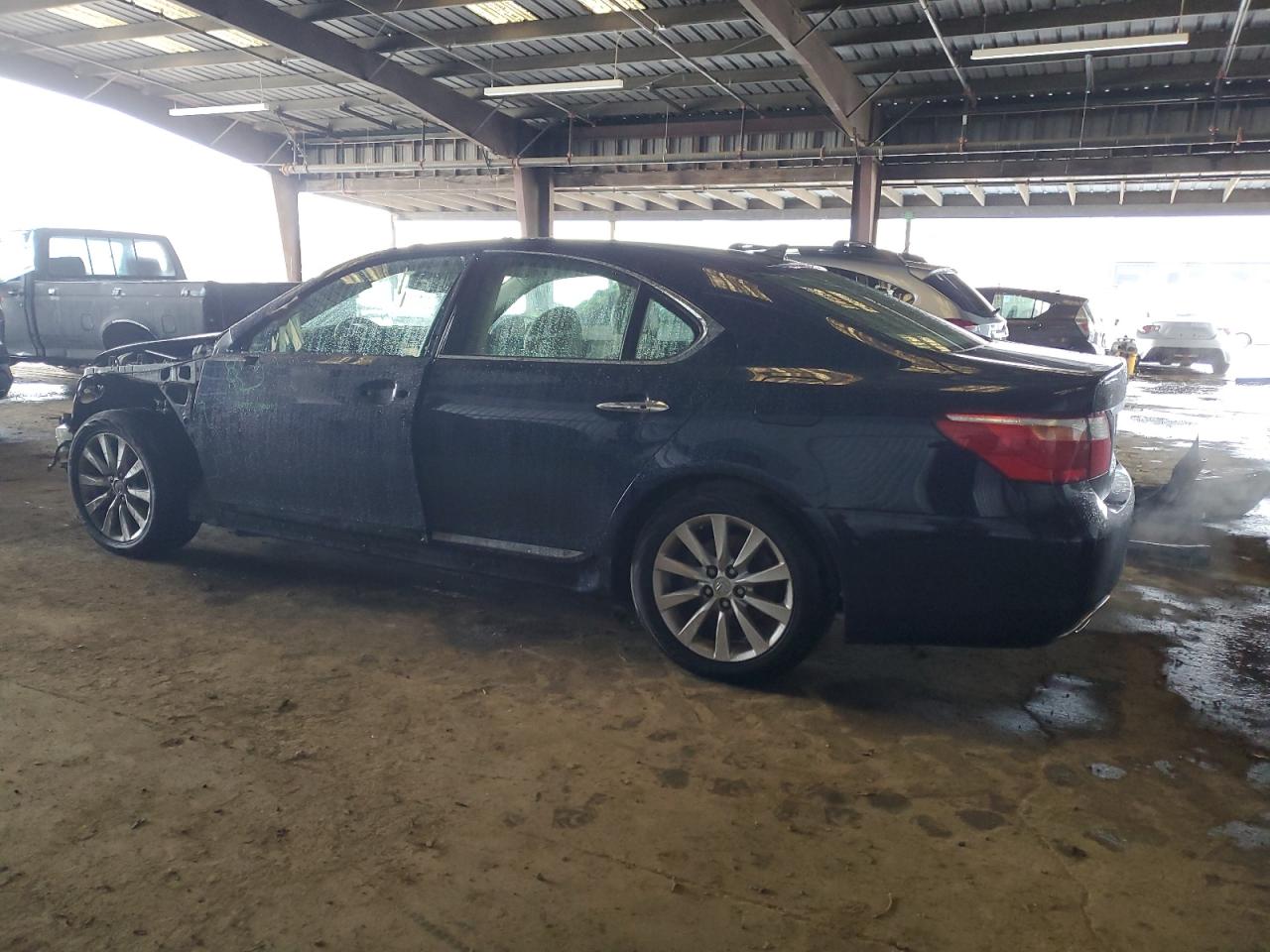2011 Lexus LS - Image 2