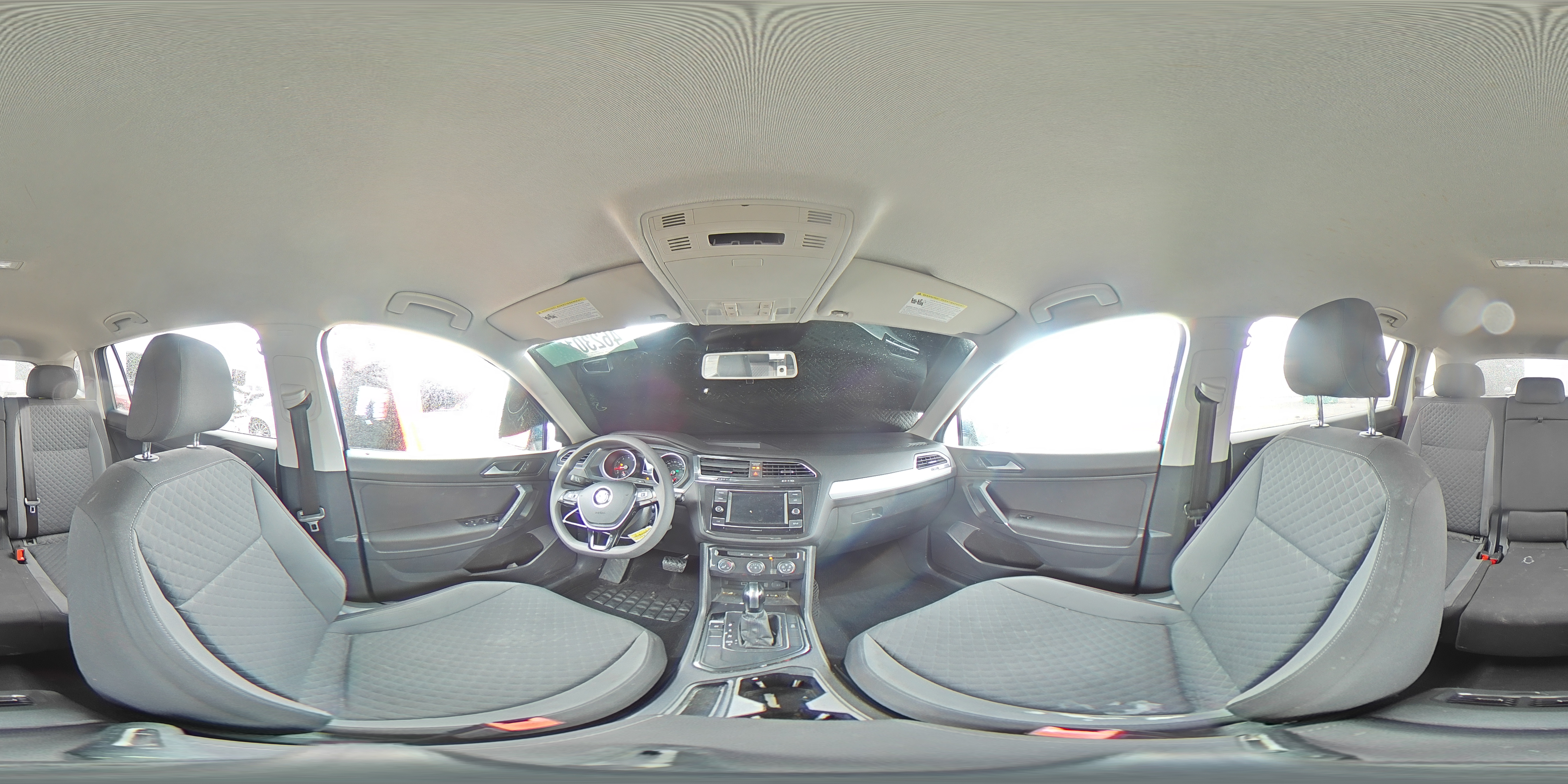 2018 Volkswagen Tiguan - Image 14