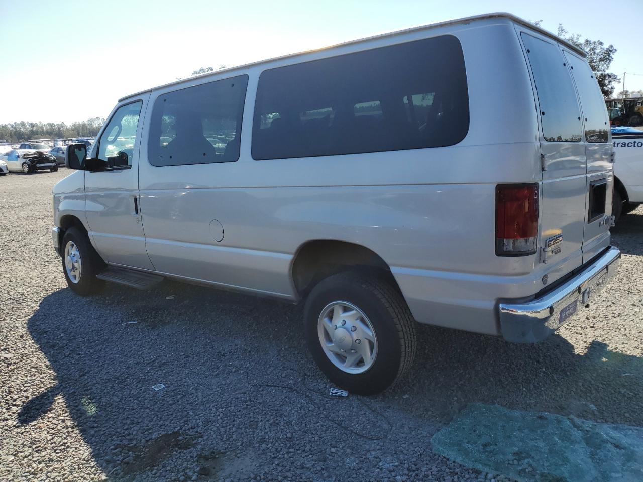 2010 Ford Econoline - Image 2