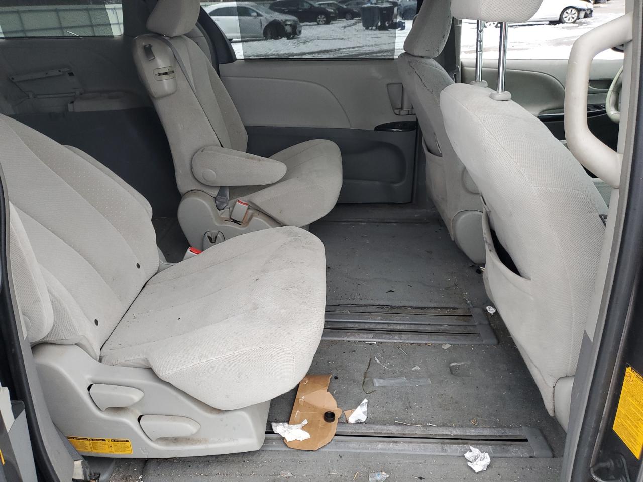 2014 Toyota Sienna - Image 11