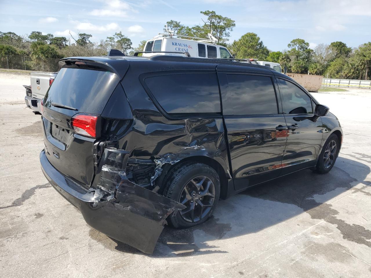 2020 Chrysler Pacifica - Image 3