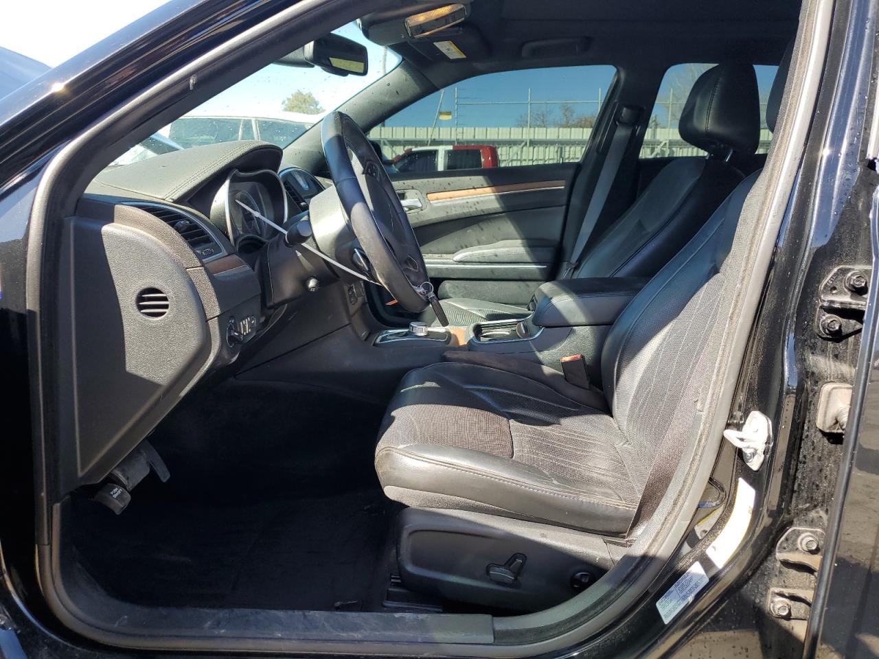 2017 Chrysler 300 - Image 7
