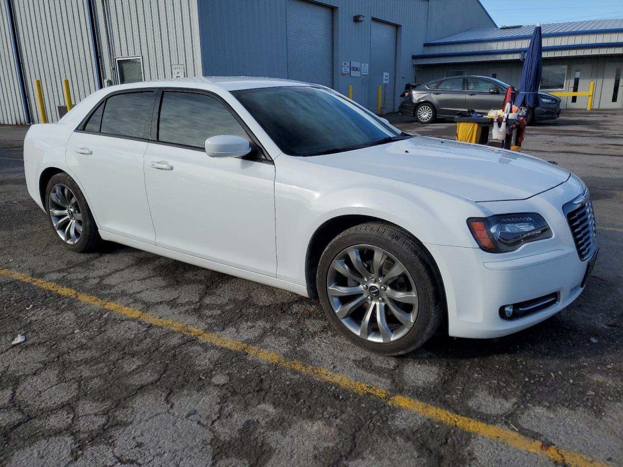 2014 Chrysler 300 - Image 4