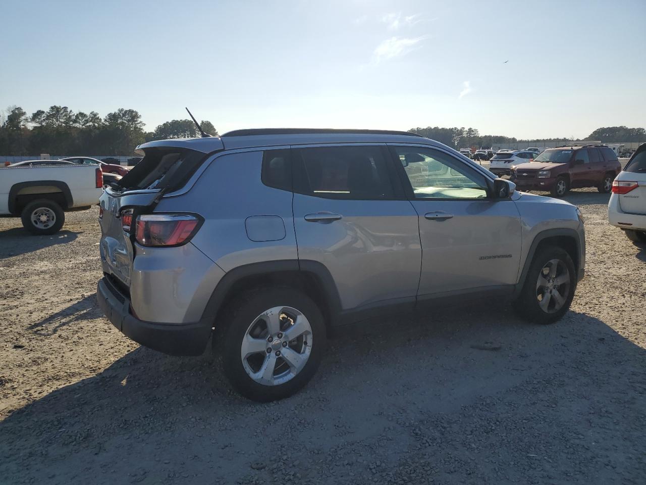 2018 Jeep Compass - Image 3