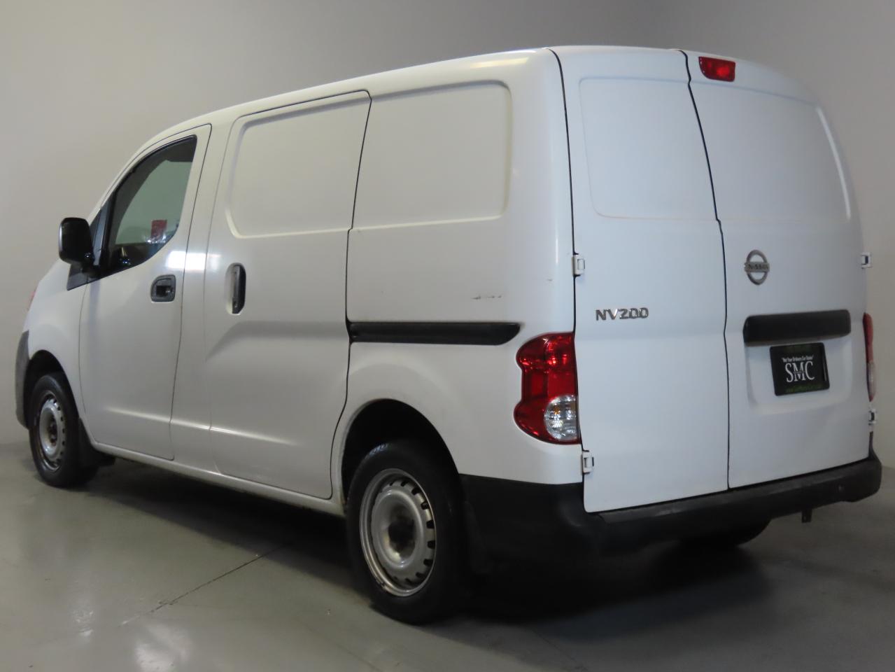 2017 Nissan NV - Image 4