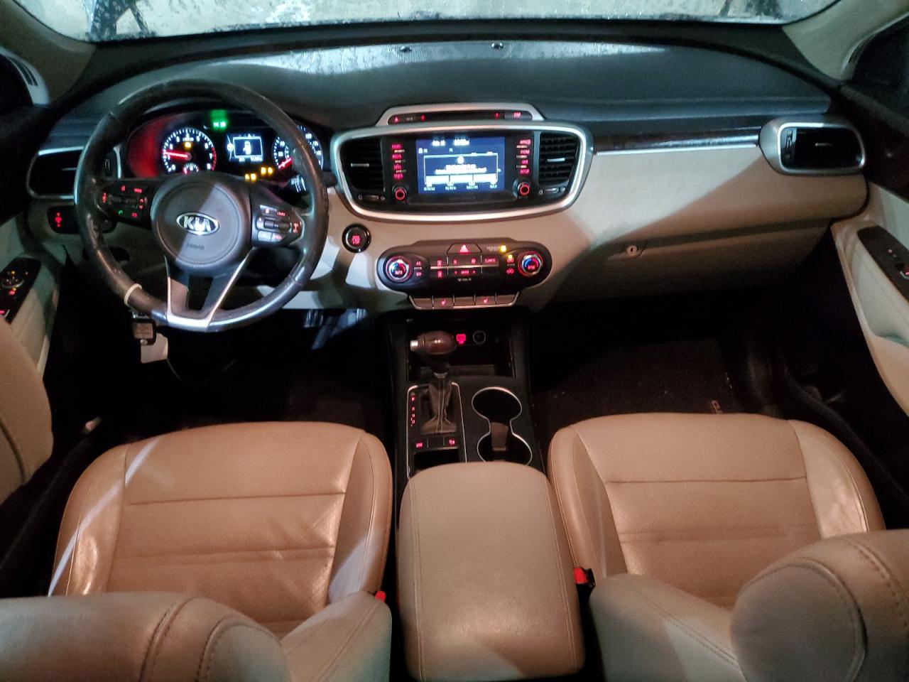 2017 Kia Sorento - Image 8