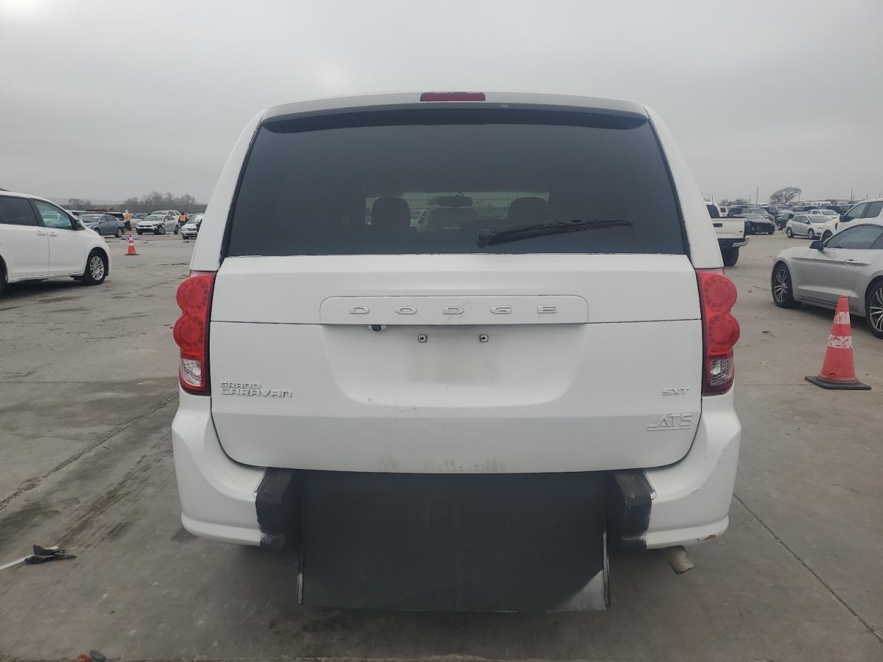 2018 Dodge Caravan - Image 6