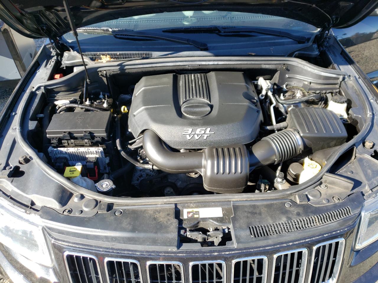 2014 Jeep Grand Cherokee - Image 12