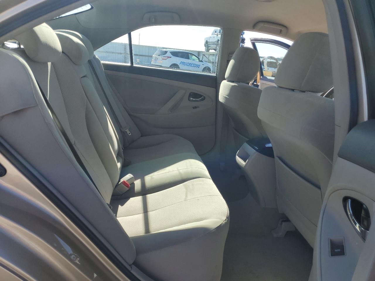 2010 Toyota Camry - Image 10