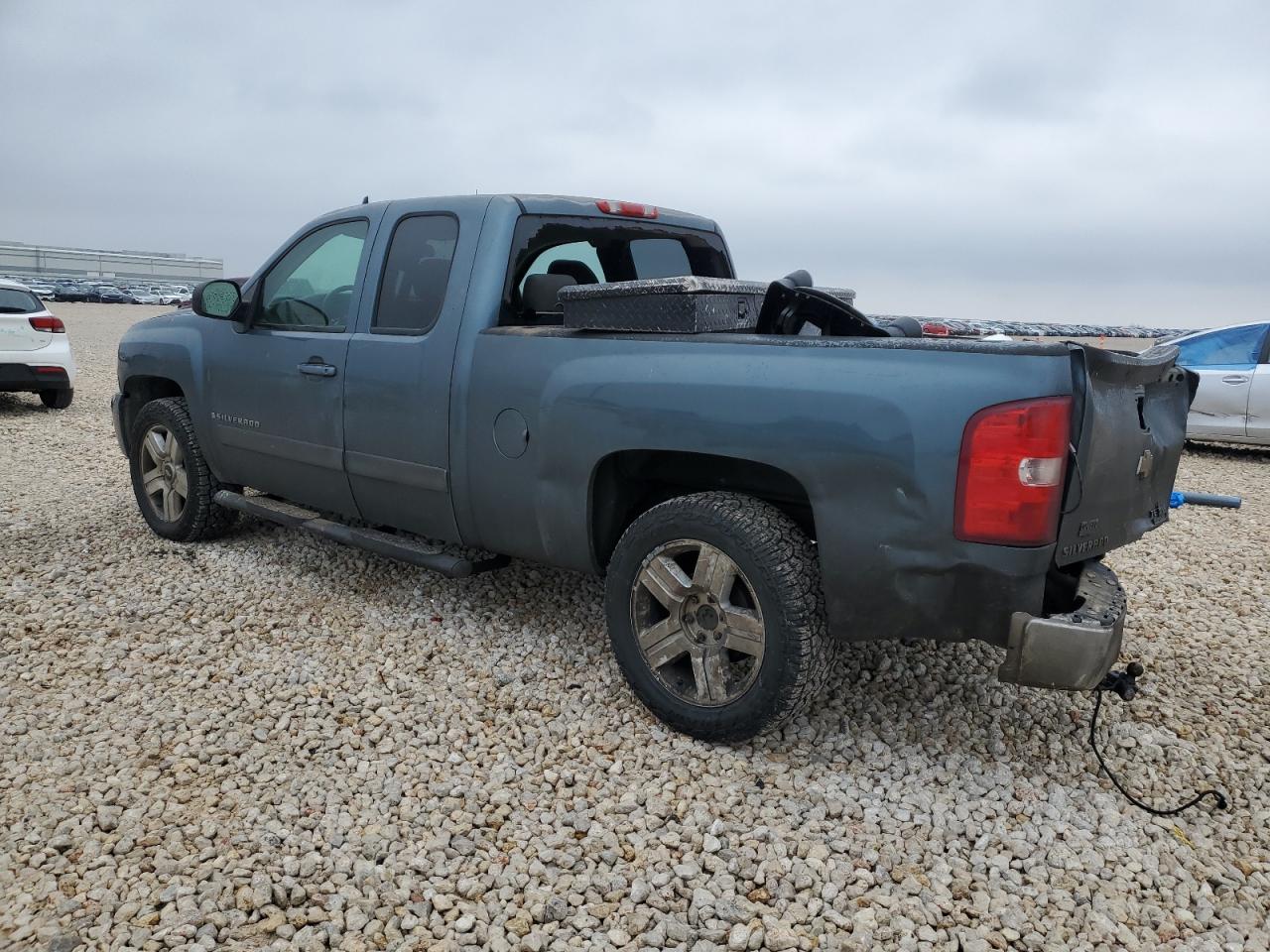 2008 Chevrolet Silverado - Image 2