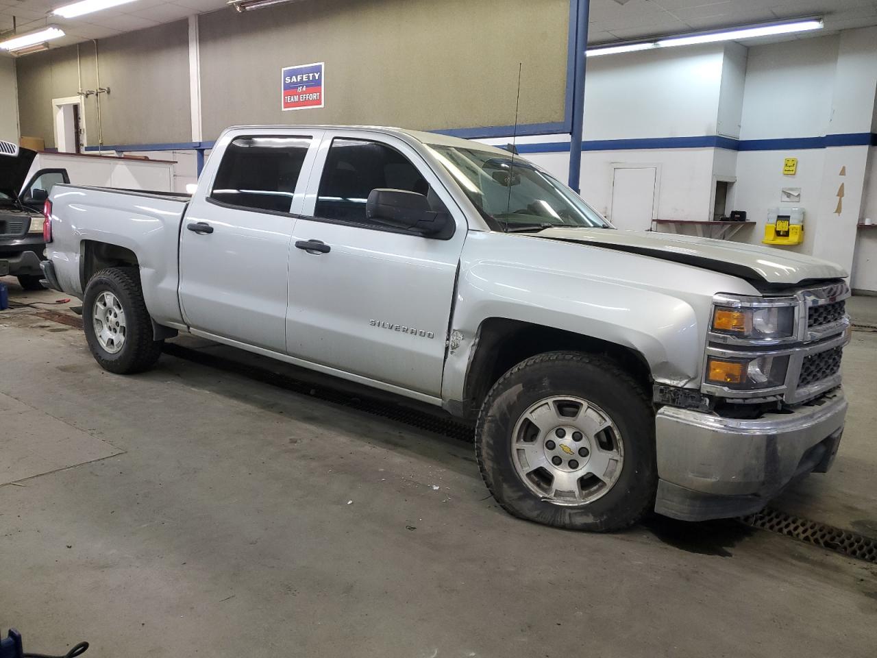 2014 Chevrolet Silverado - Image 4