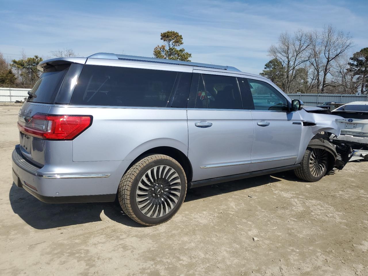 2020 Lincoln Navigator - Image 3