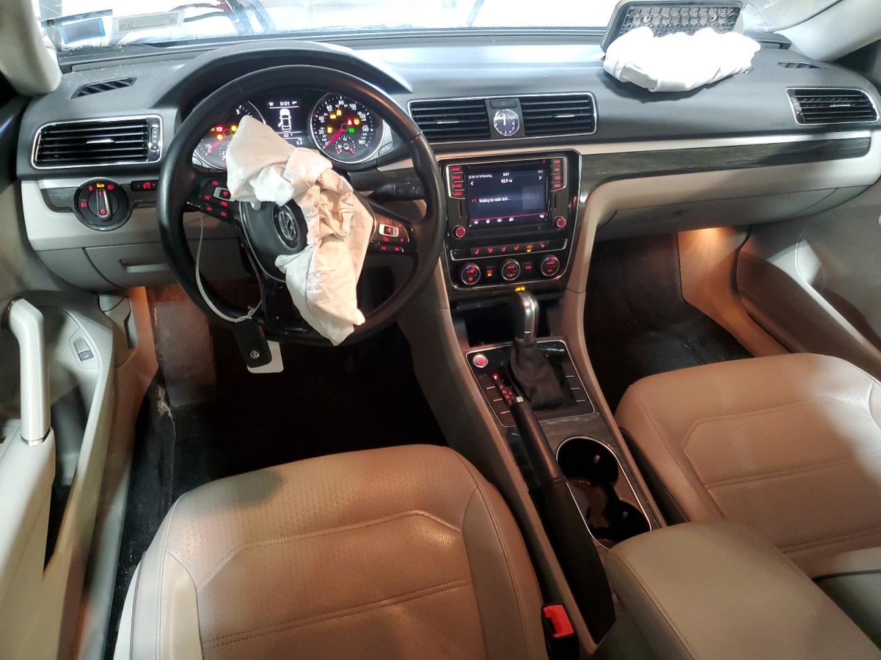 2016 Volkswagen Passat - Image 8