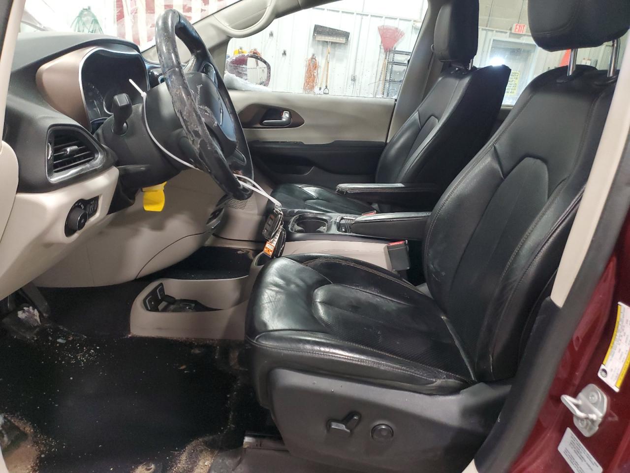 2017 Chrysler Pacifica - Image 7