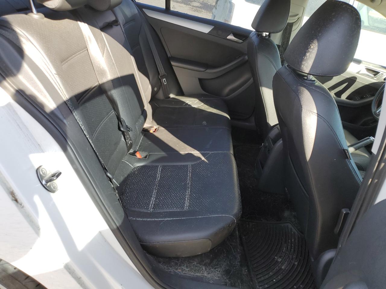 2014 Volkswagen Jetta - Image 10