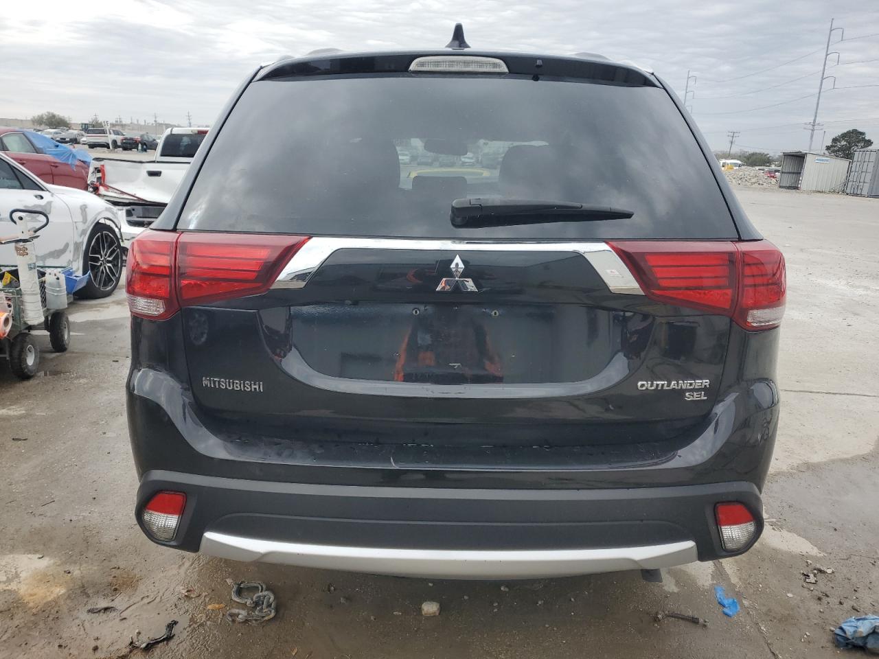 2017 Mitsubishi Outlander - Image 6