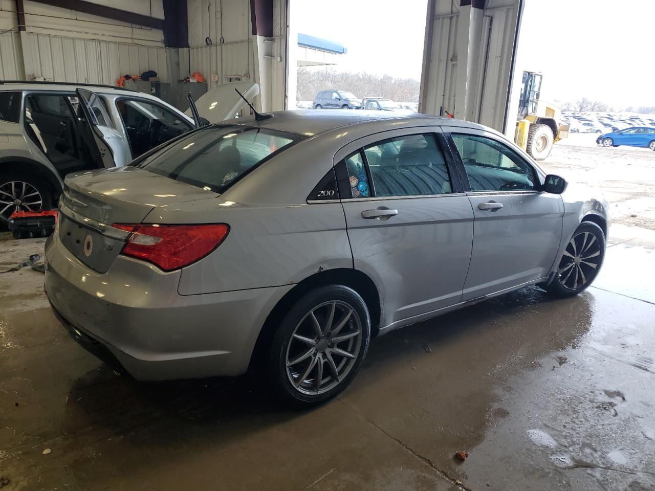 2013 Chrysler 200 - Image 3