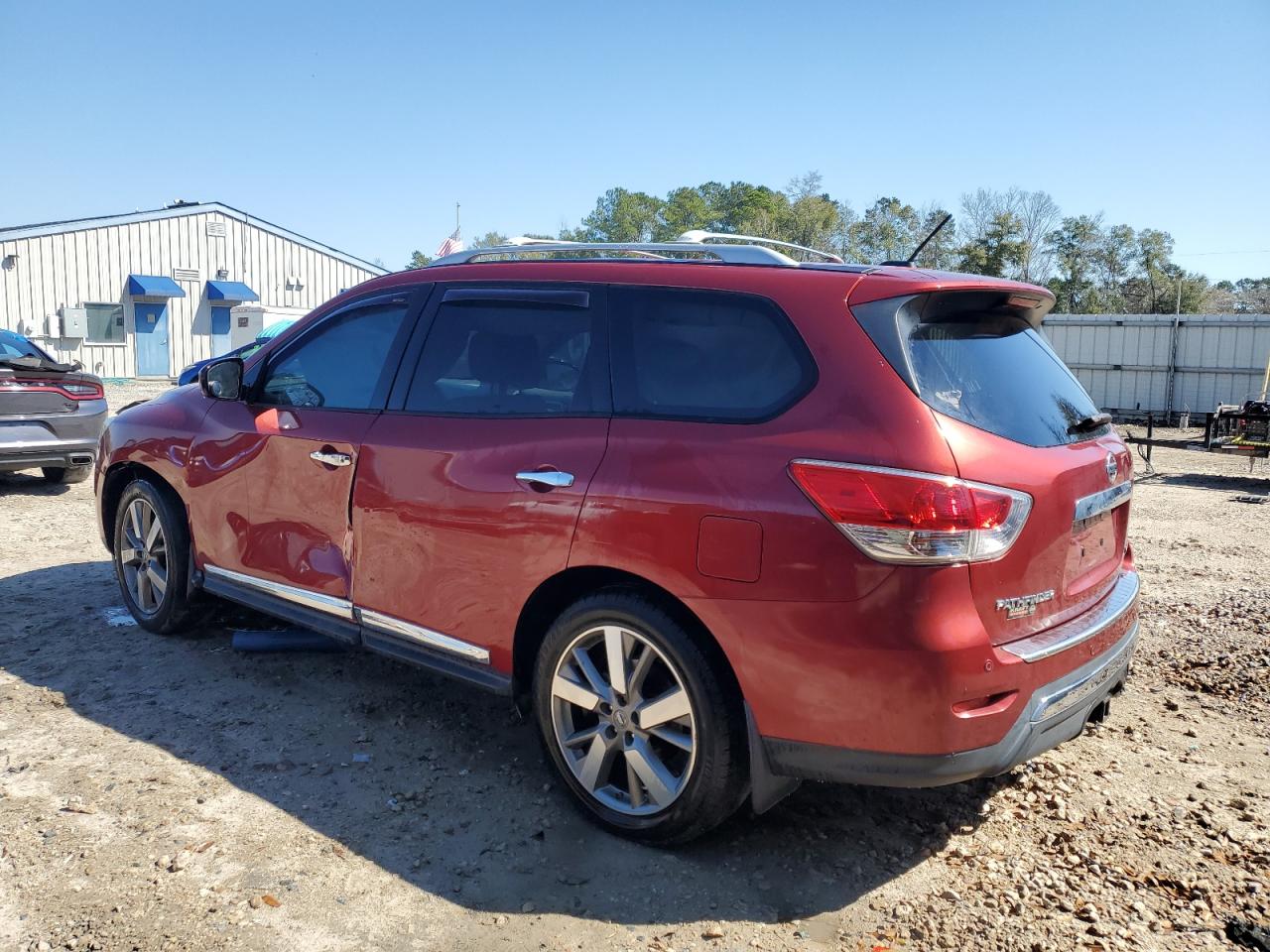 2014 Nissan Pathfinder - Image 2