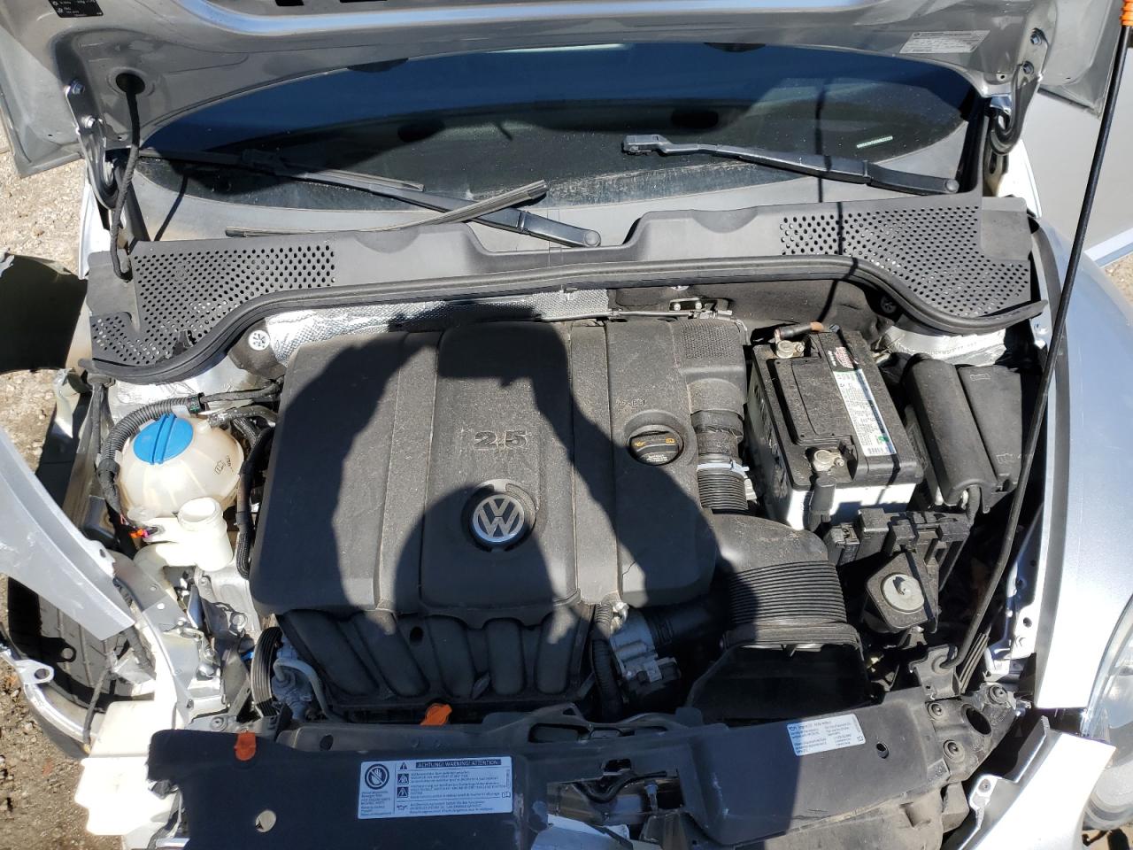 2013 Volkswagen Beetle - Image 11