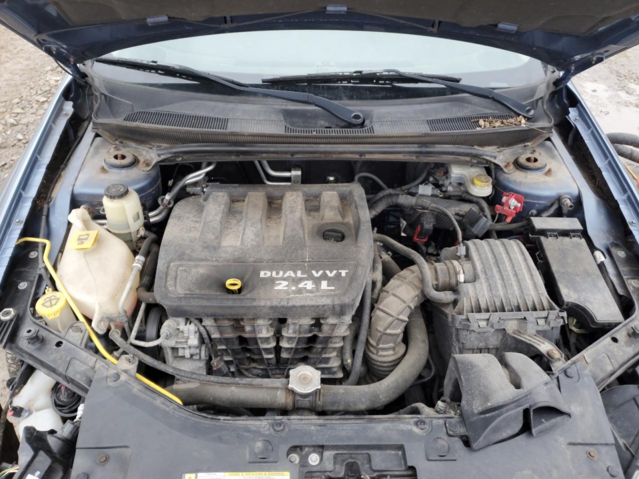 2011 Chrysler 200 - Image 11
