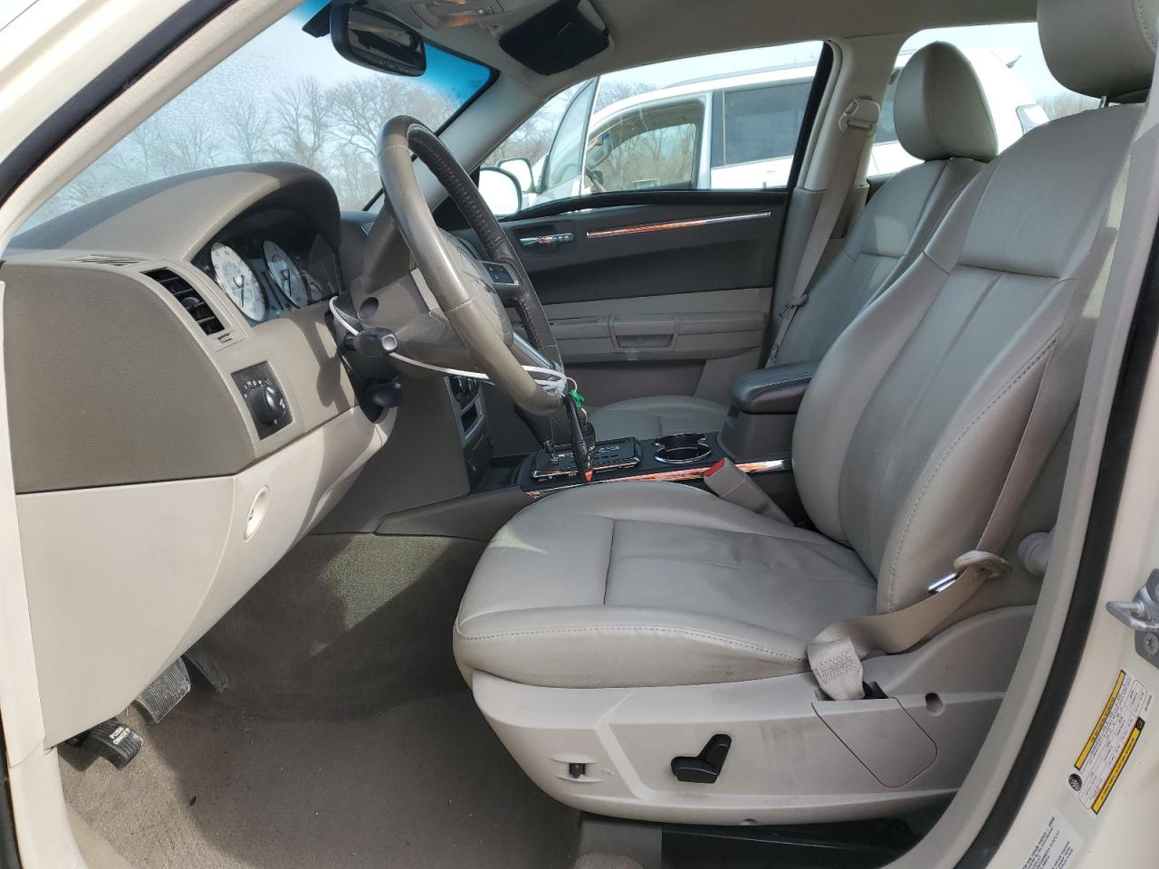 2010 Chrysler 300 - Image 7