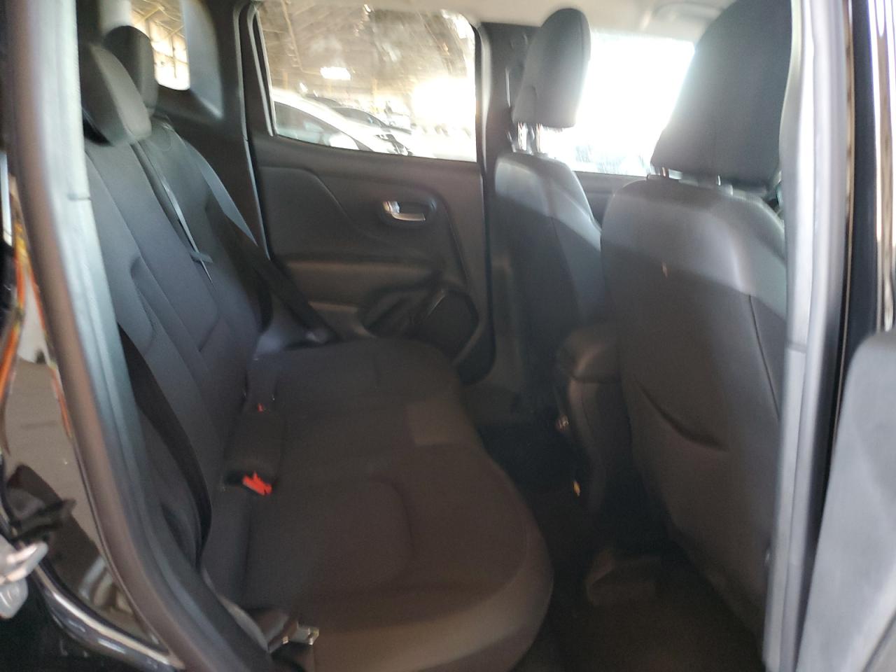 2018 Jeep Renegade - Image 11
