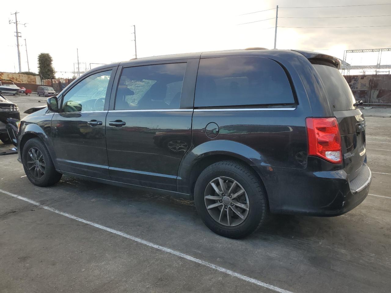 2020 Dodge Caravan - Image 2