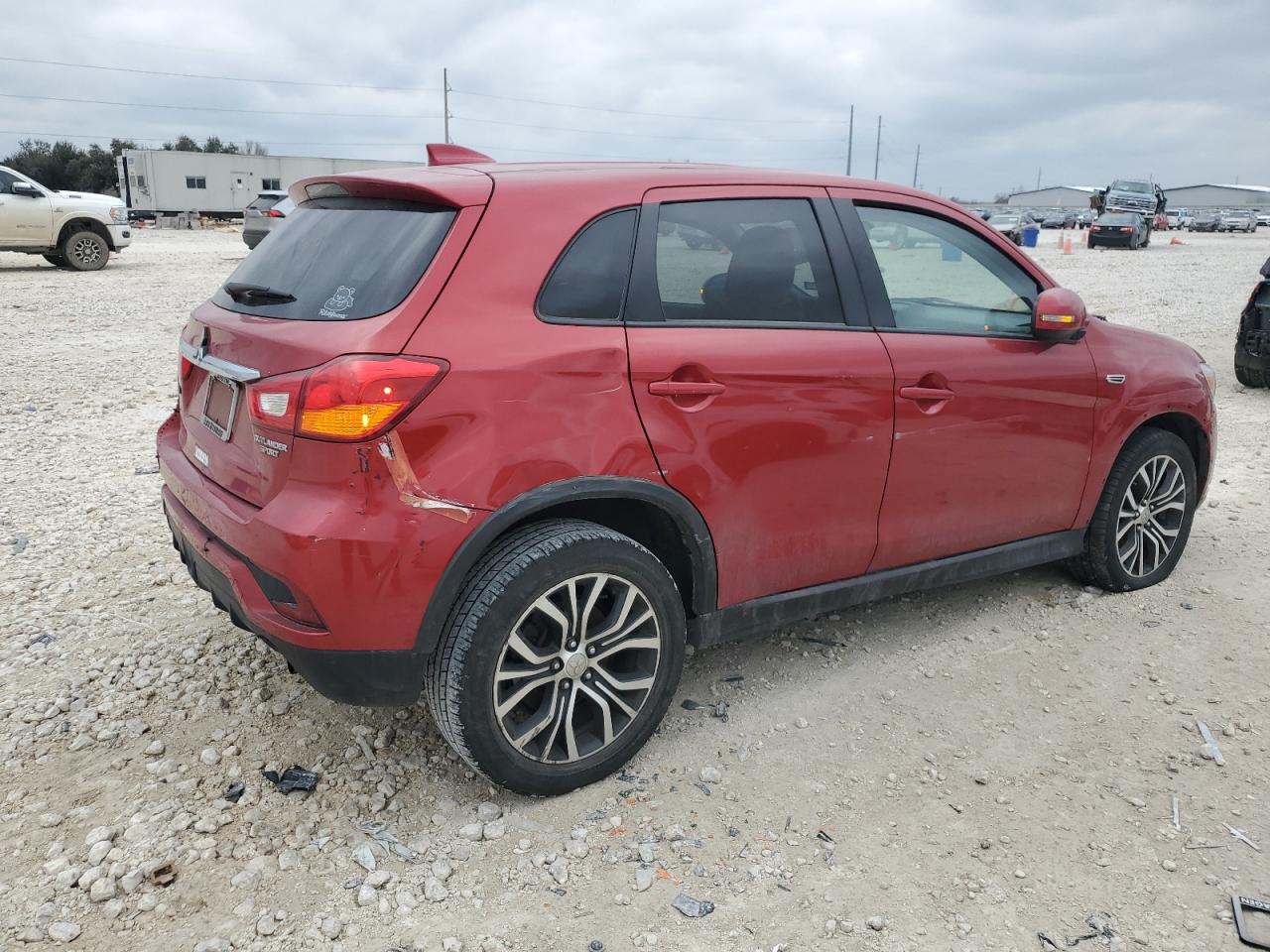 2019 Mitsubishi Outlander - Image 3