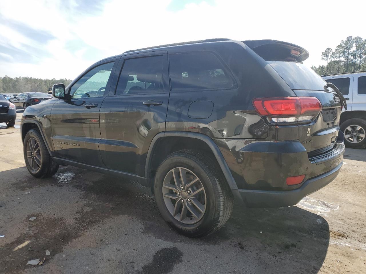 2016 Jeep Grand Cherokee - Image 2