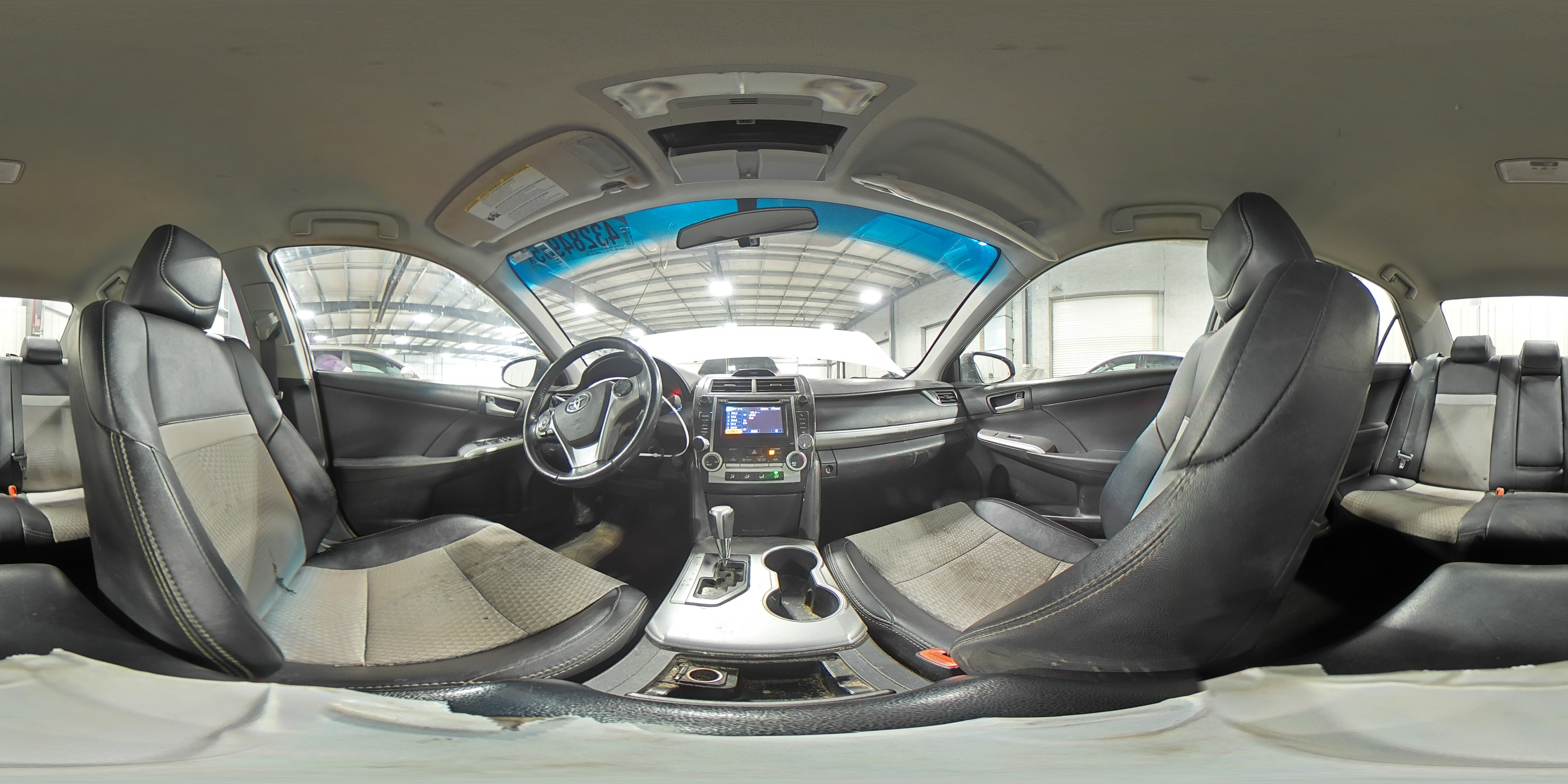 2014 Toyota Camry - Image 14