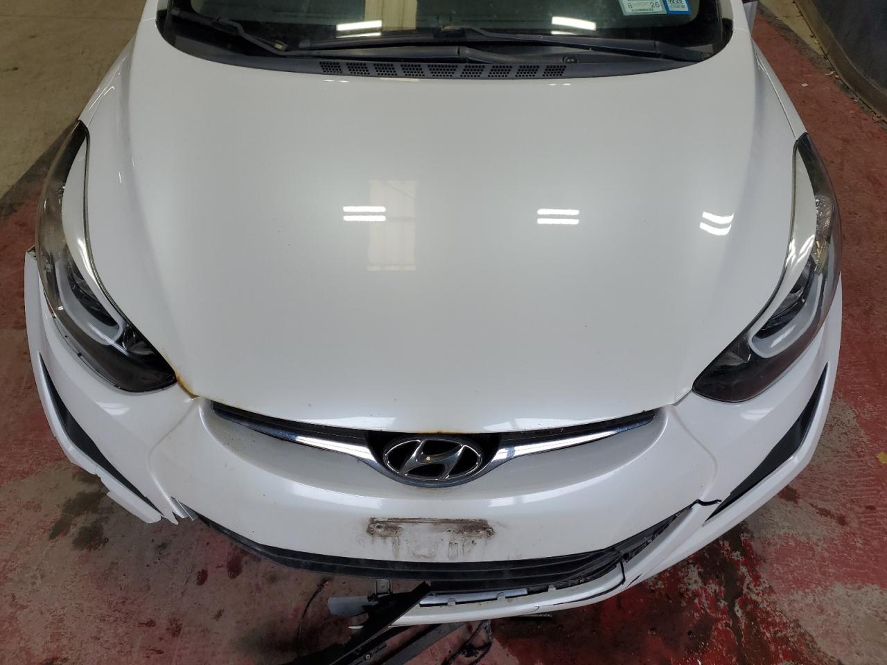 2016 Hyundai Elantra - Image 11