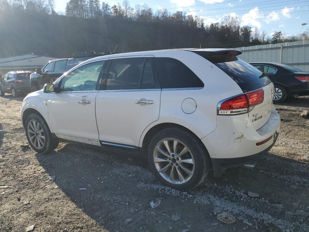 2011 Lincoln MKX - Image 2