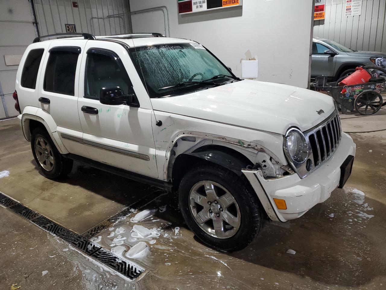 2006 Jeep Liberty (North America) - Image 4