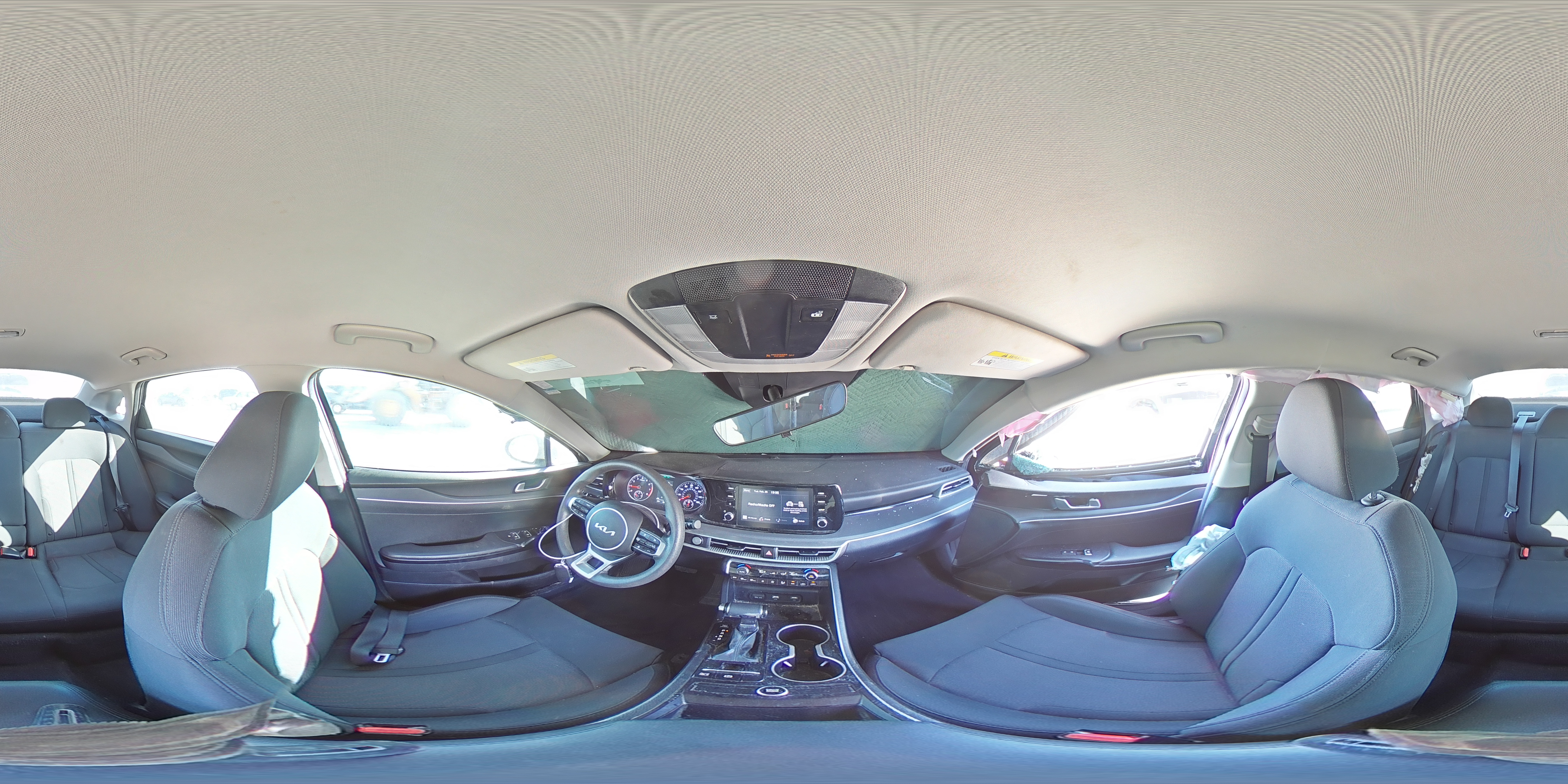 2022 Kia K5 - Image 12