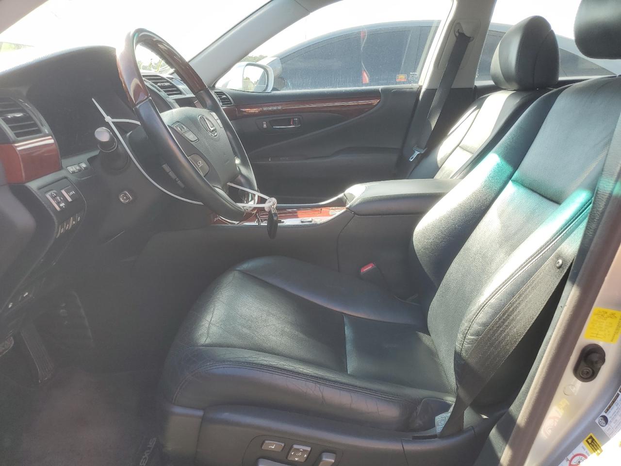 2011 Lexus LS - Image 7