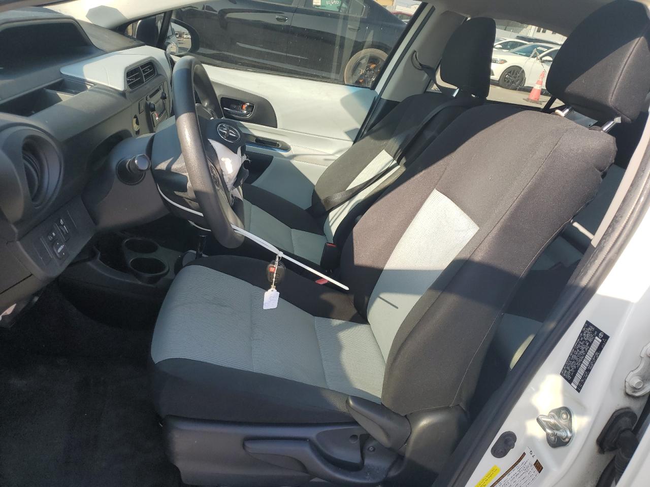 2012 Toyota Prius - Image 7