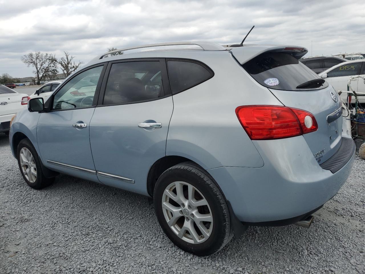 2013 Nissan Rogue - Image 2