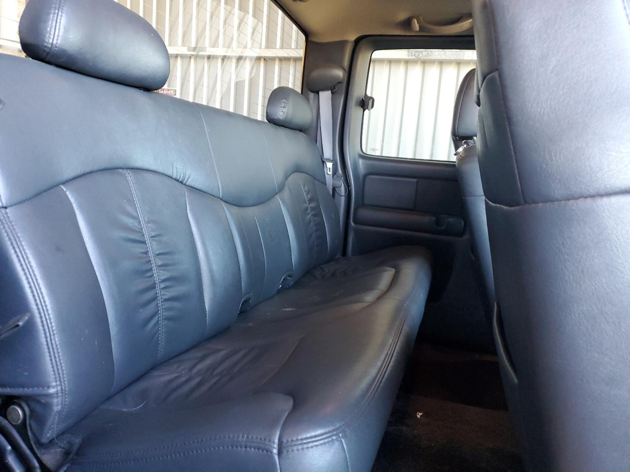 2001 Chevrolet Silverado - Image 10