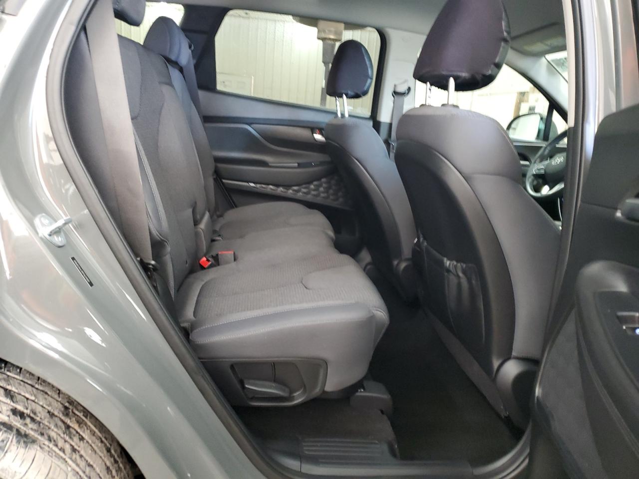 2023 Hyundai Santa Fe - Image 11