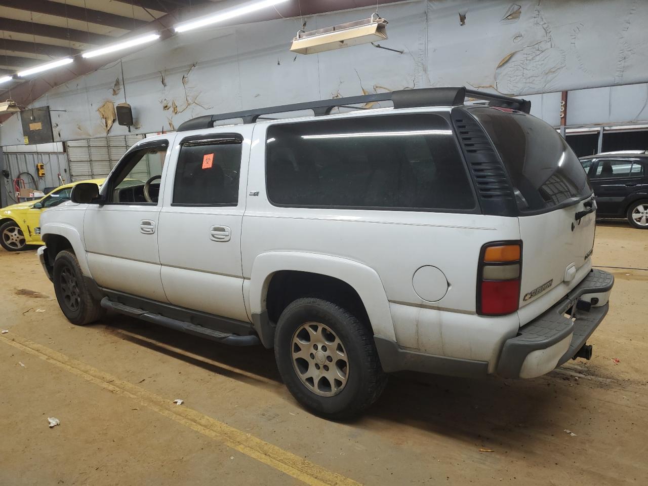 2005 Chevrolet Suburban - Image 2