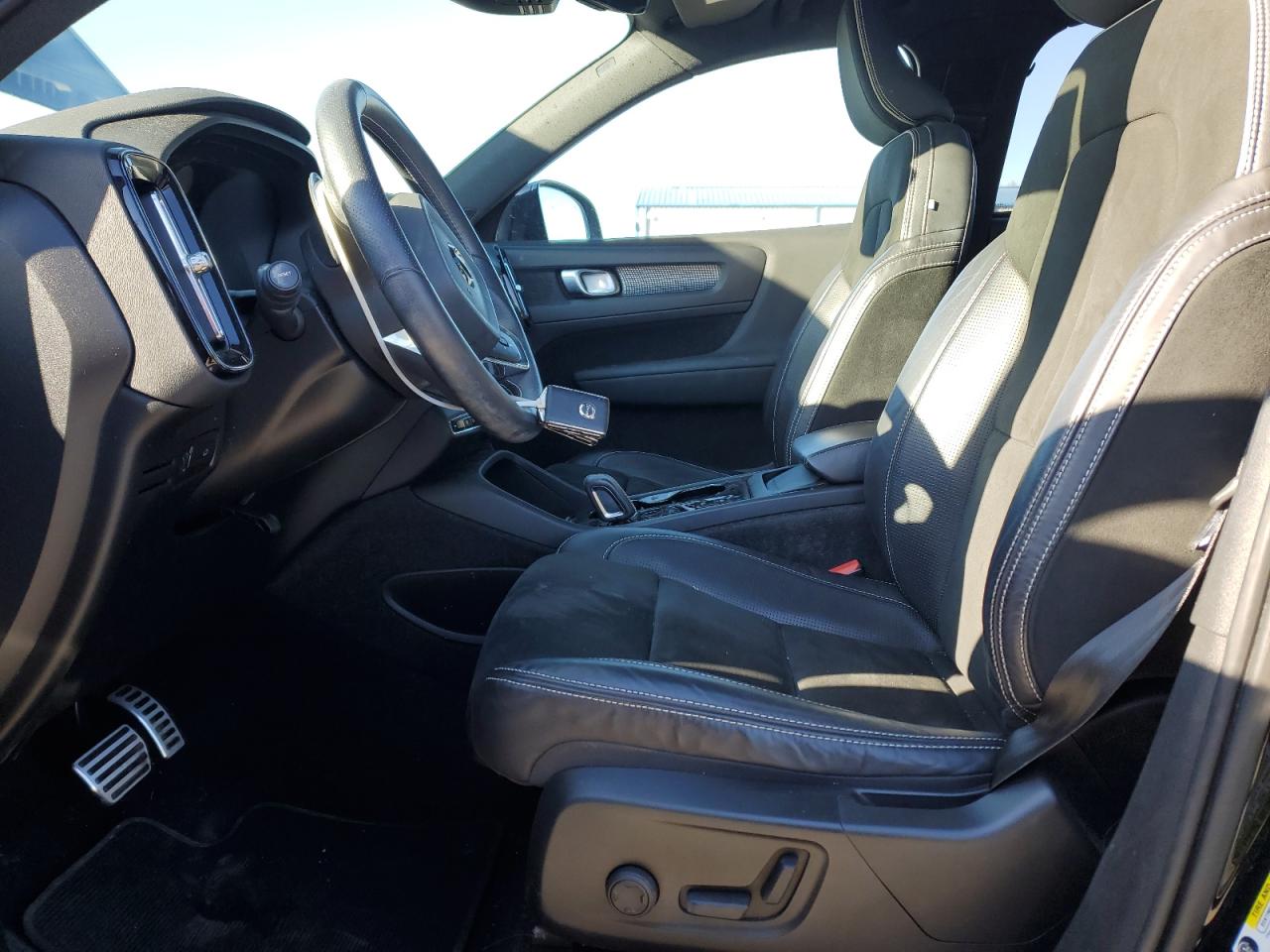2020 Volvo XC40 - Image 7