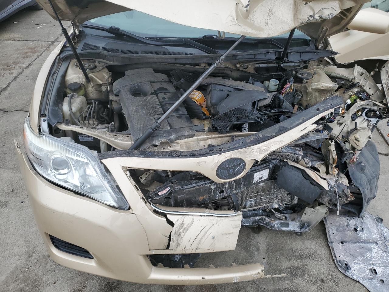2010 Toyota Camry - Image 11