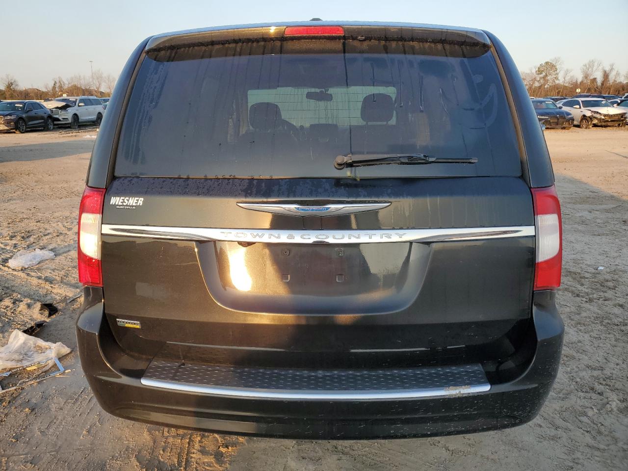 2016 Chrysler Town & Country - Image 6