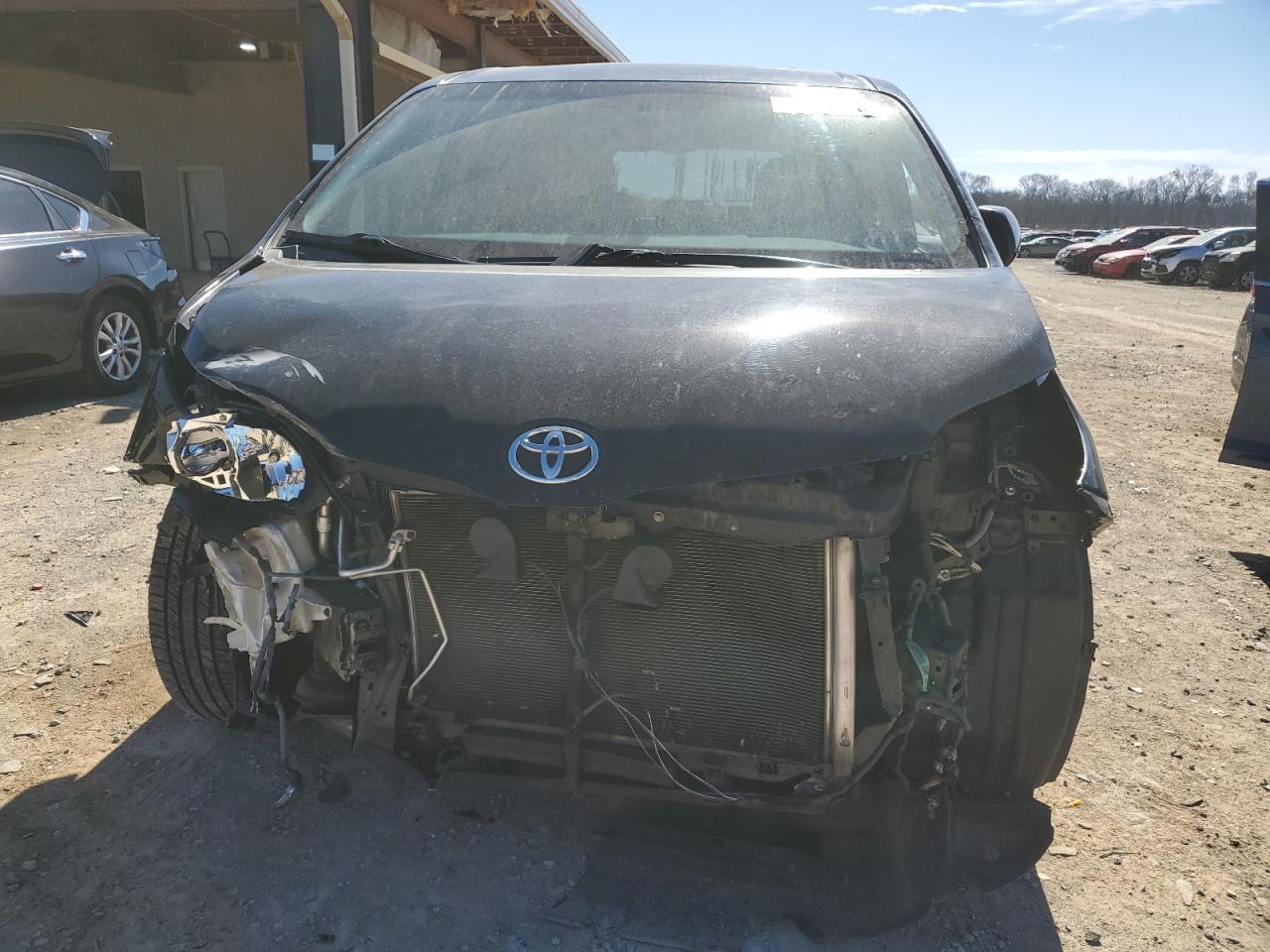2011 Toyota Sienna - Image 5