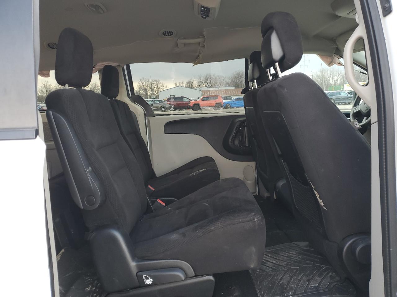 2014 Dodge Caravan - Image 11