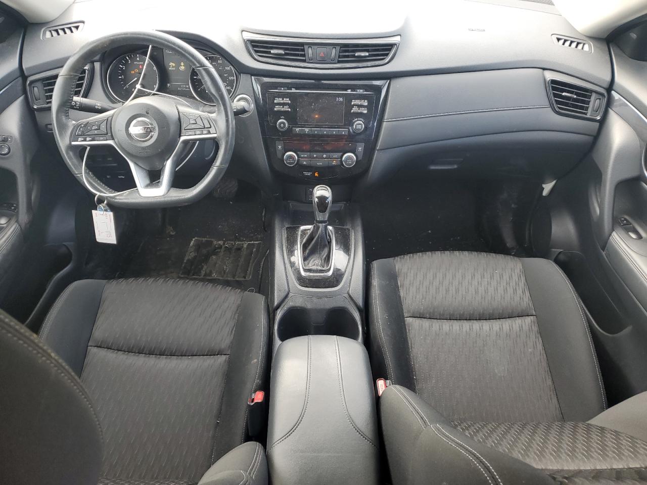 2017 Nissan Rogue - Image 8