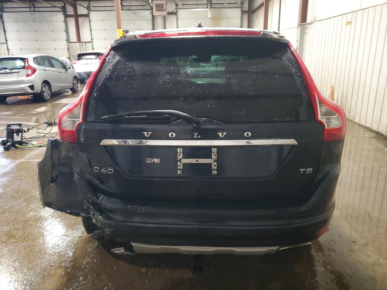 2017 Volvo XC60 - Image 6